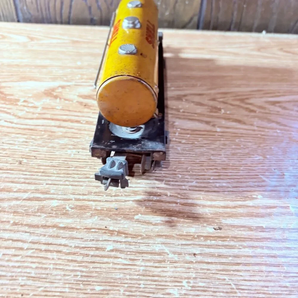 Vintage Lionel 1680 Shell Tank Car 0 Gauge Railway Railroad Train Yellow